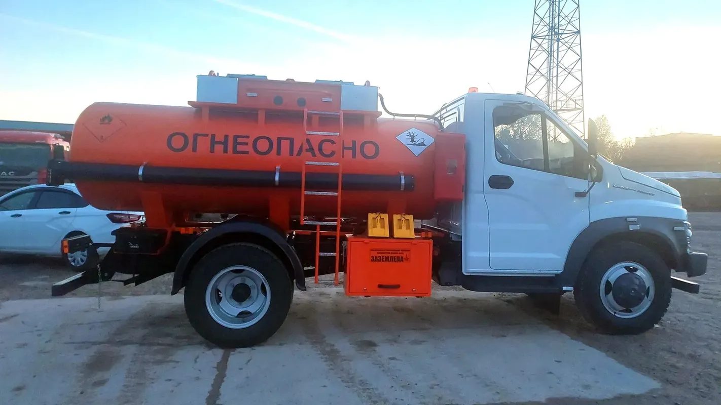 Топливозаправщик c41r13