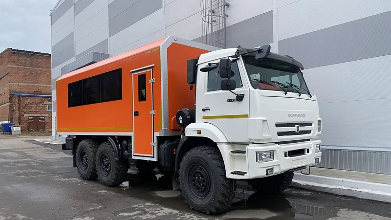 Автобус вахтовый на 28 мест на базе КАМАЗ-43118-48