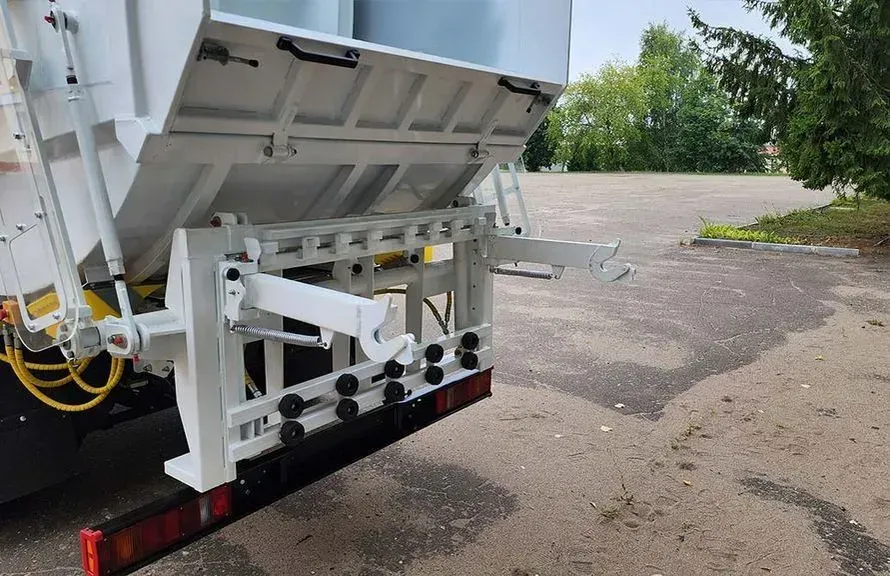Мусоровоз ГАЗон NEXT C41R13 c задней загрузкой — изображение 6