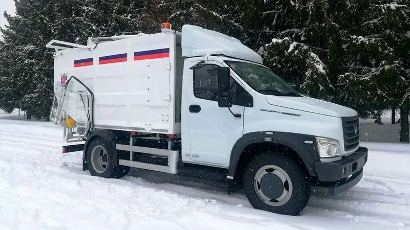 Мусоровоз ГАЗон NEXT C41R13 c задней загрузкой